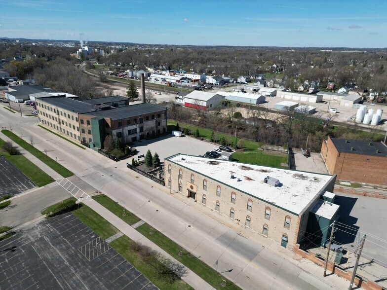 More Photos Of 24 S Brooke St, Fond Du Lac Office For Sale