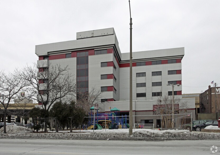 More Photos Of 350 W Saint Paul Ave, Milwaukee Office For Sale