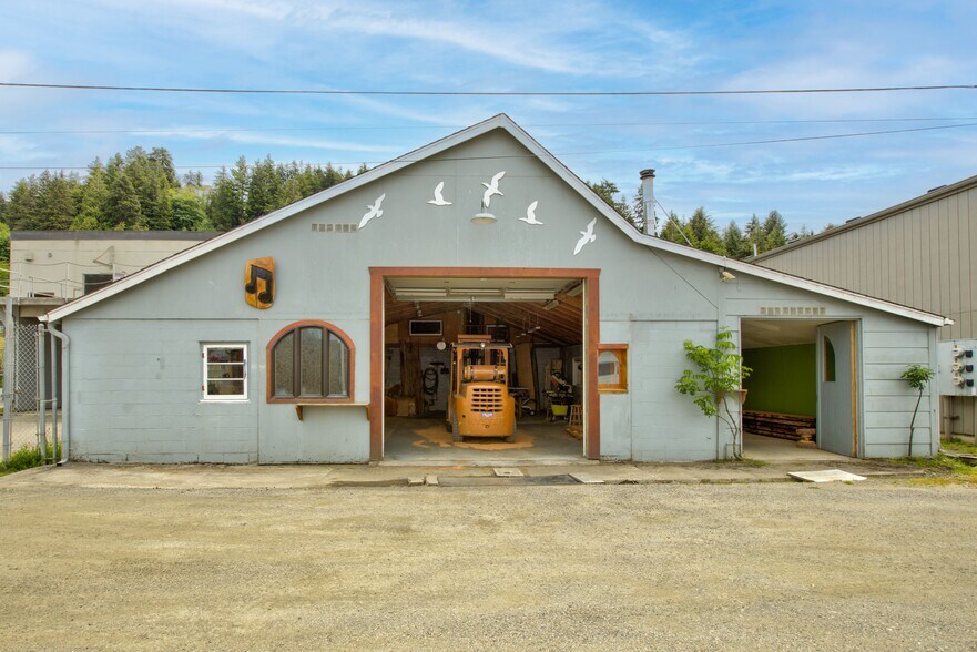 Primary Photo Of 563 Winchester Ave, Reedsport Specialty For Sale