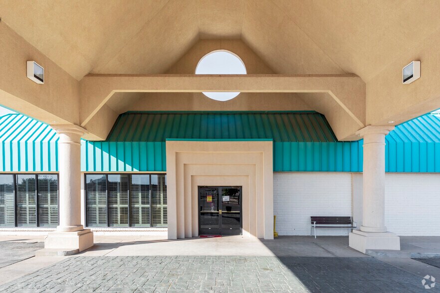 More Photos Of 4600 E Pine St, Deming Hotel For Sale