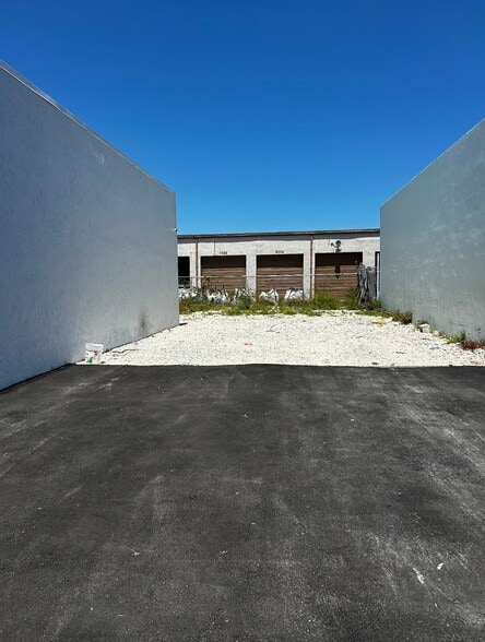 More Photos Of 241 NE 32nd Ct, Oakland Park Warehouse For Sale