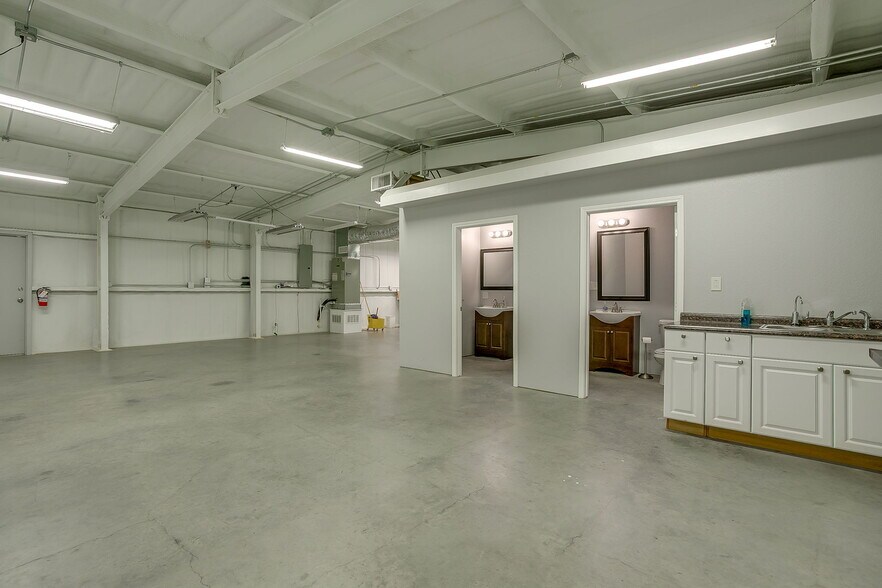 More Photos Of 13300 Cleburne Hwy, Cresson Industrial For Sale