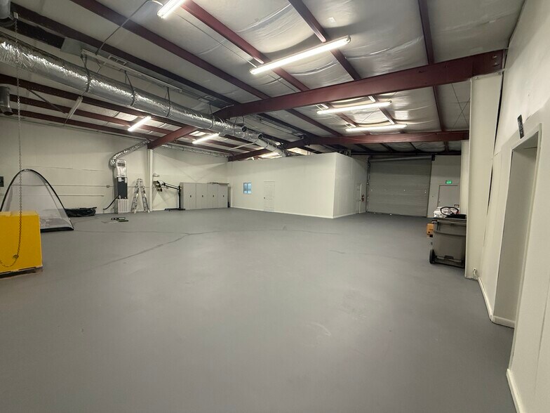 More Photos Of 9 Duffey Dr, Lagrange Warehouse For Lease