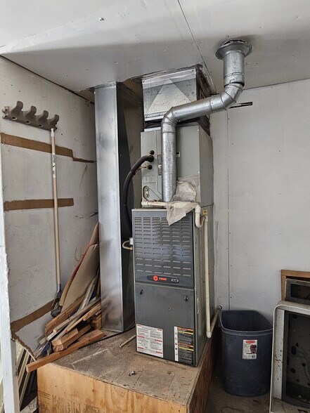 More Photos Of 701 W Oak St, Lamar General Retail For Sale