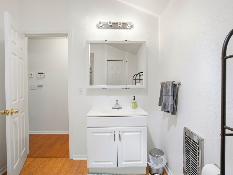 More Photos Of 7580 McGroarty Ter, Tujunga Apartments For Sale