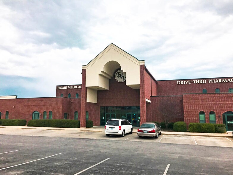 More Photos Of 1330 Commercial St, Warsaw Office For Sale