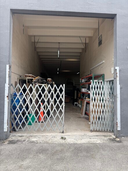 More Photos Of 2376-2380 NW 21st Ter, Miami Warehouse For Lease