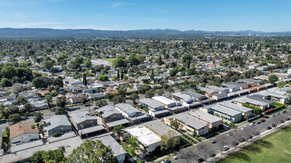 More Photos Of 17926 Schoenborn St, Northridge Apartments For Sale
