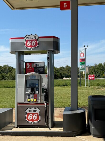 More Photos Of 407 Highway 27 Byp, Nashville Service Station For Sale