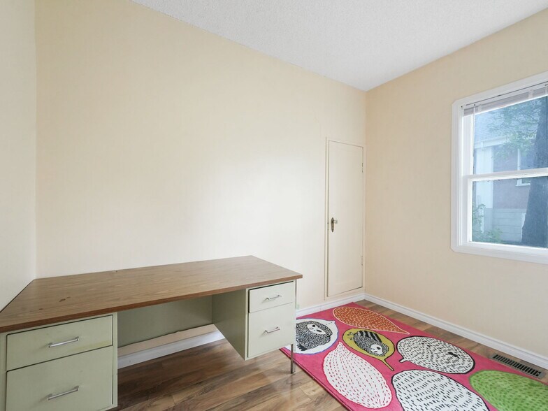 More Photos Of 9630 74 Av NW, Edmonton Flex For Sale