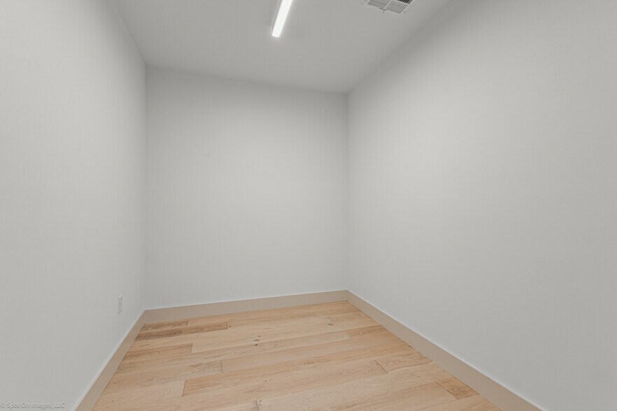 More Photos Of 1380 River Bend Dr, Dallas Office For Sale