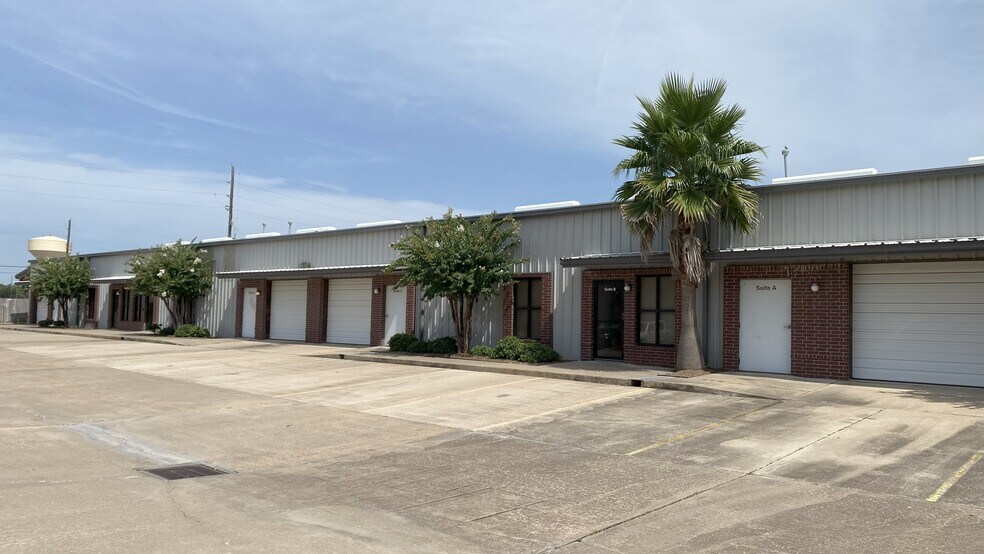 More Photos Of 13110 Mula Ct, Stafford Light Distribution For Lease