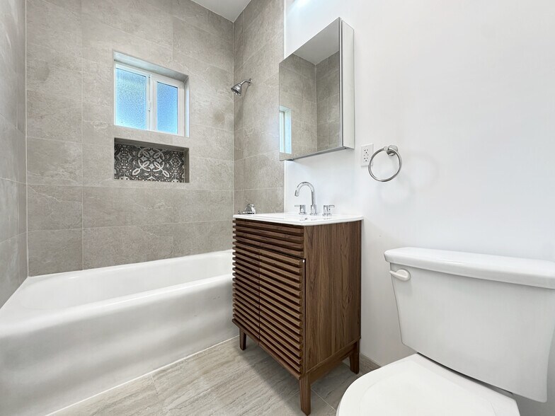 More Photos Of 5930 Willoughby Ave, Hollywood Apartments For Sale