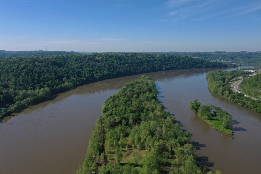 More Photos Of 100 Pennsylvania Ave, Weirton Warehouse For Sale