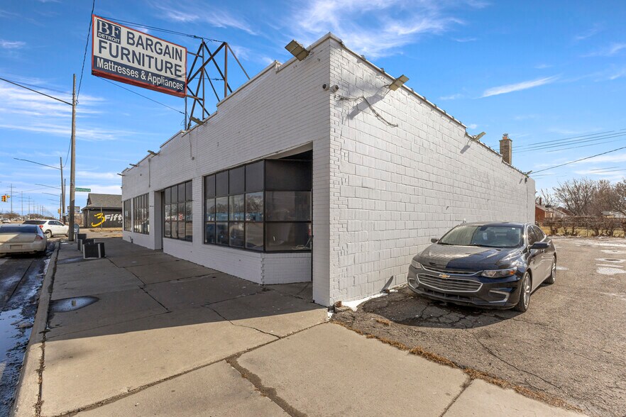 More Photos Of 12744 E 8 Mile Rd, Detroit General Retail For Sale