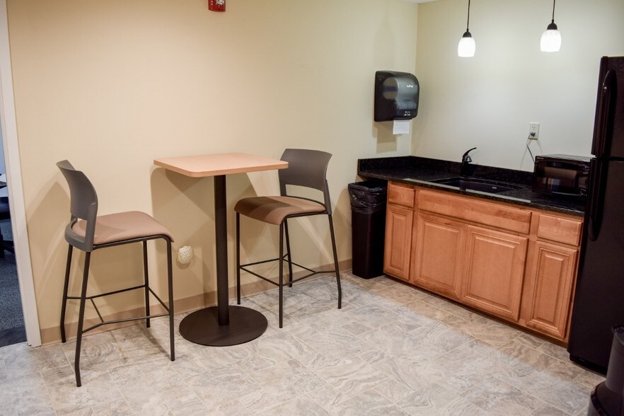 More Photos Of 127 S First St, Geneva Office Residential For Lease