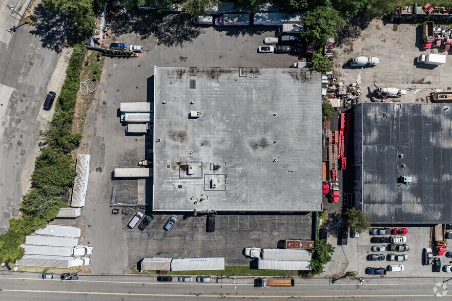 More Photos Of 445 Winding Rd, Old Bethpage Warehouse For Lease