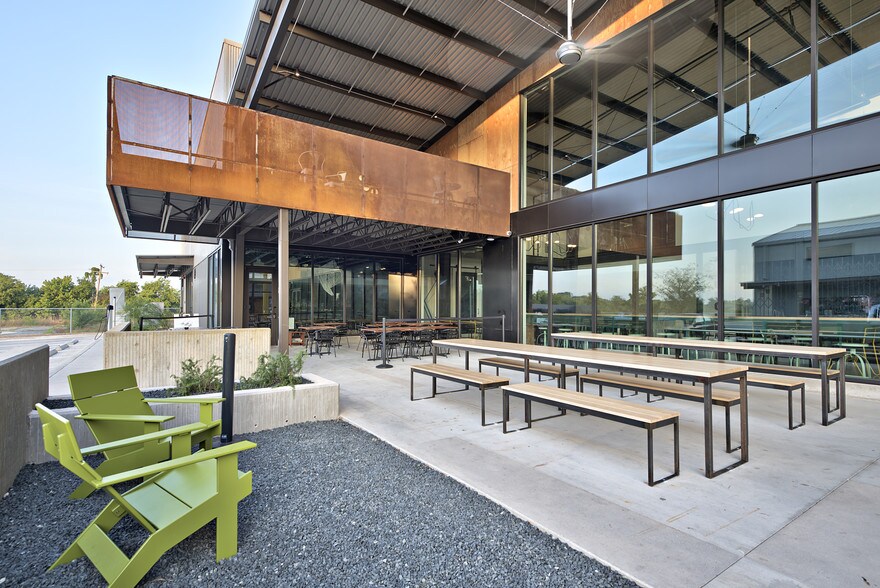 More Photos Of 1023 Springdale Rd, Austin Office For Lease