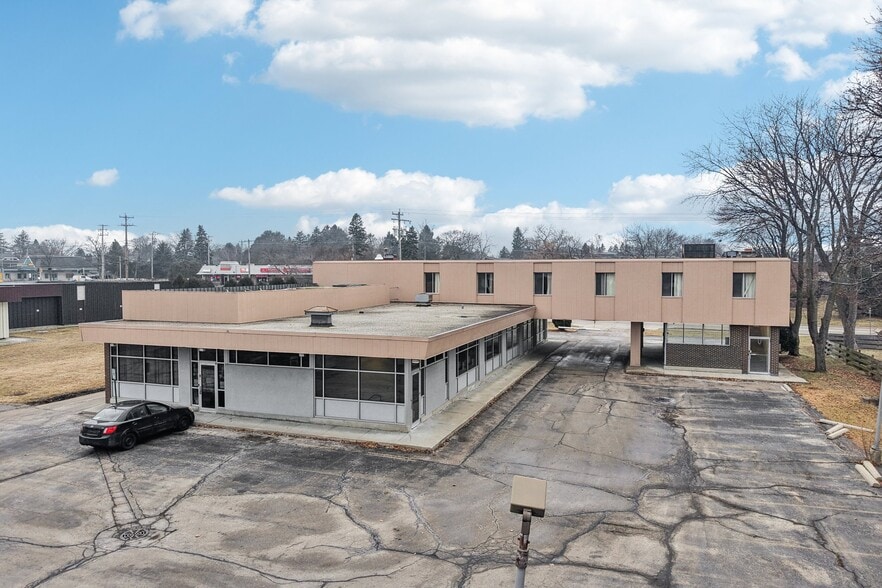 More Photos Of 8050 N Port Washington Rd, Fox Point Office For Sale