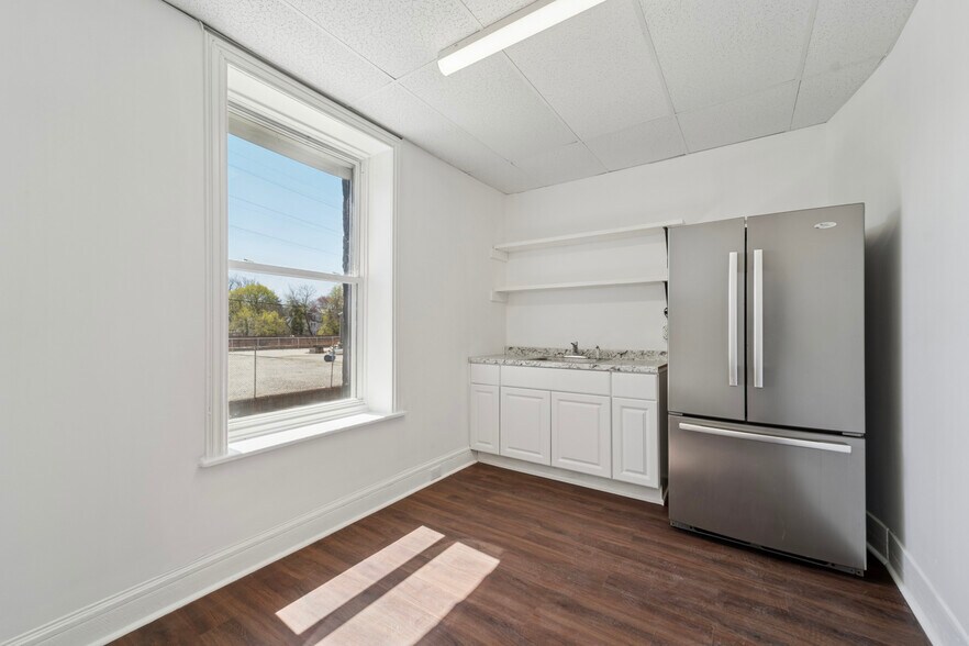 More Photos Of 14-16 S Wycombe Ave, Lansdowne Auto Repair For Sale