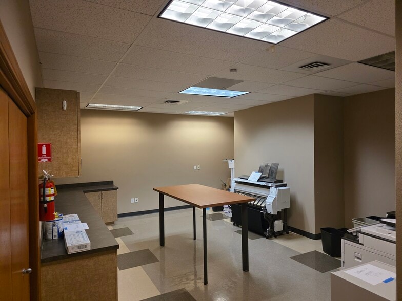 More Photos Of 2805 Saint Andrews Loop, Pasco Office For Lease