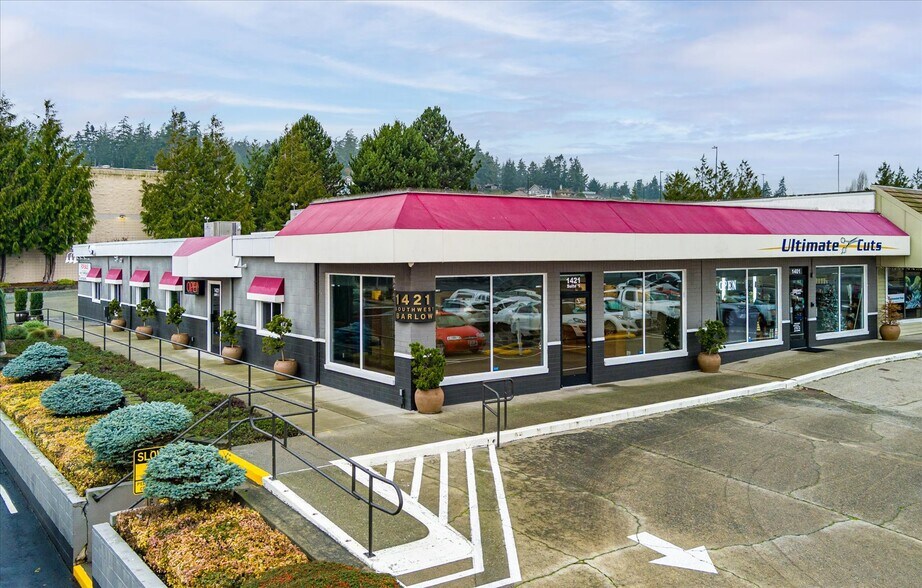 More Photos Of 1421 SW Barlow St, Oak Harbor General Retail For Sale