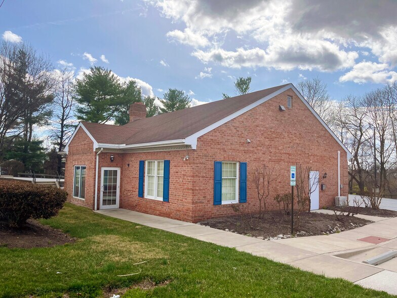 More Photos Of 201 Mt Carmel Rd, Parkton Bank For Lease