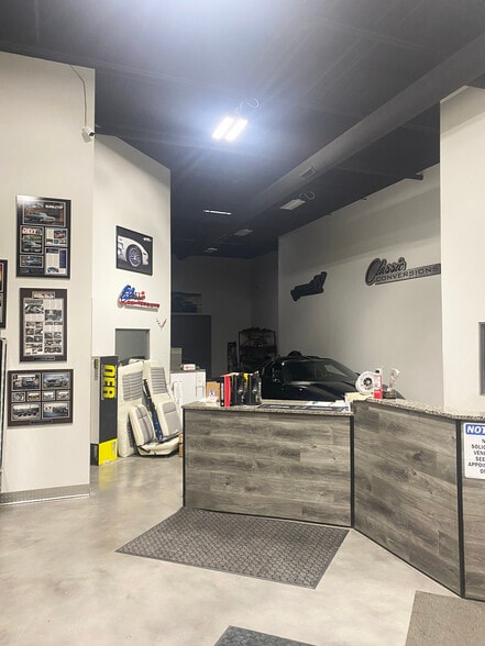 More Photos Of 801-803 Albion Ave, Schaumburg Warehouse For Sale