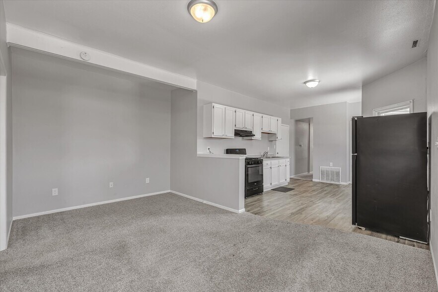 More Photos Of 1022 15th Ave, East Moline Multifamily For Sale
