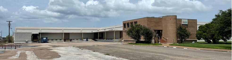 More Photos Of 6530 Leopard St, Corpus Christi Distribution For Lease