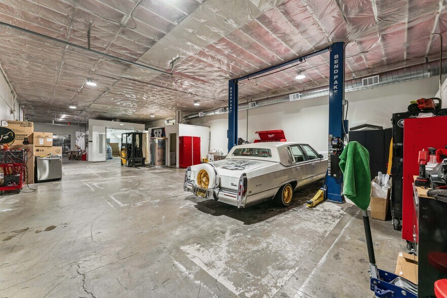 More Photos Of 7766 Burnet Ave, Van Nuys Service For Sale