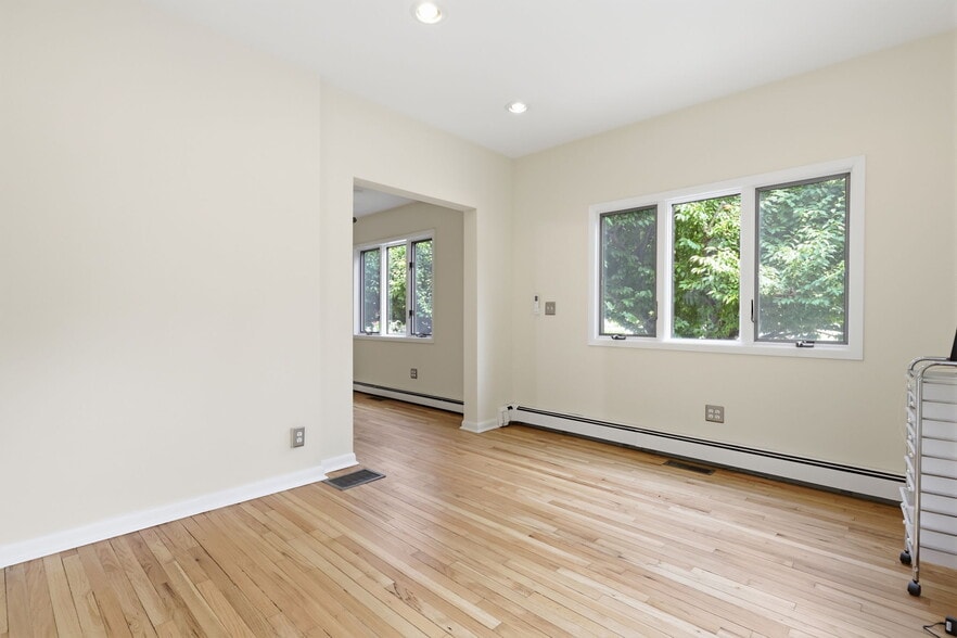 More Photos Of 168 White Horse Ave, Hamilton Office For Sale