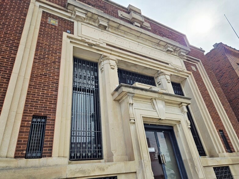 More Photos Of 220 E Galena Blvd, Aurora Storefront For Sale