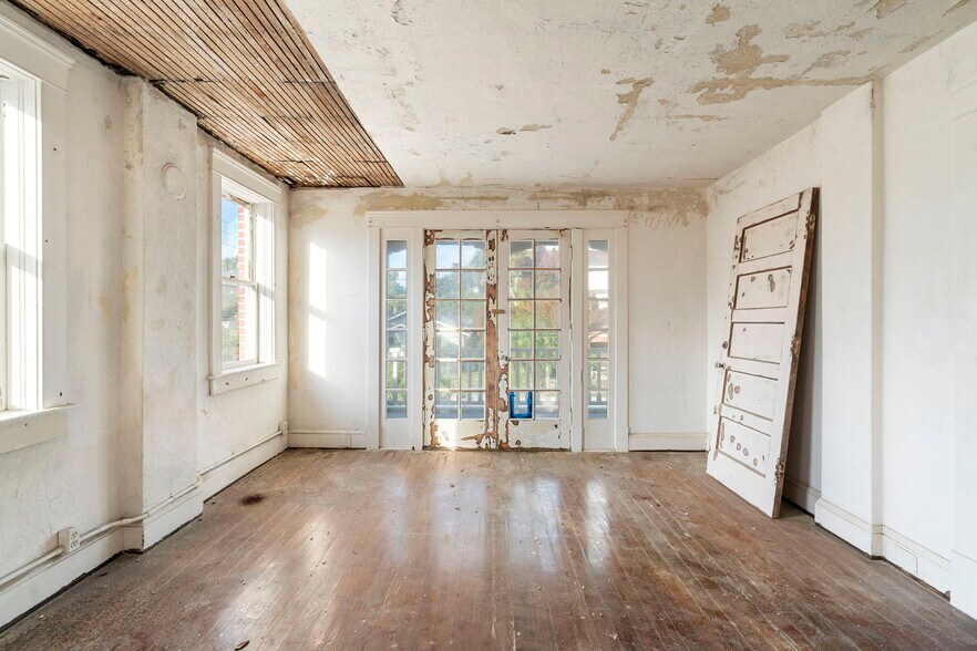 More Photos Of 204 Magnolia St, New Smyrna Beach Restaurant For Sale