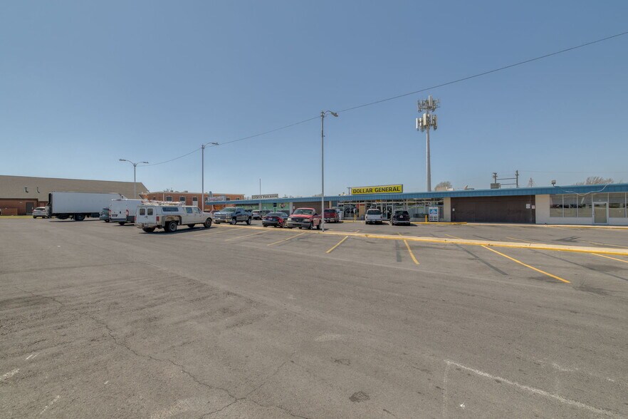 More Photos Of 4501-4609 S May Ave, Oklahoma City General Retail For Lease