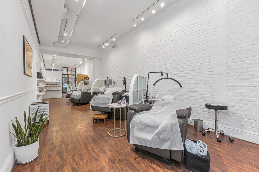More Photos Of 120 W 25th St, New York Apartments For Lease