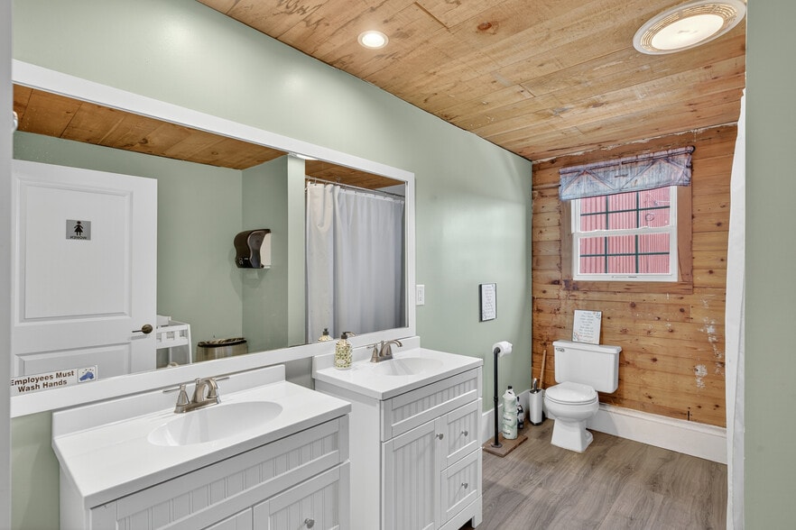 More Photos Of 65 Four Corners Rd, Warwick Specialty For Sale