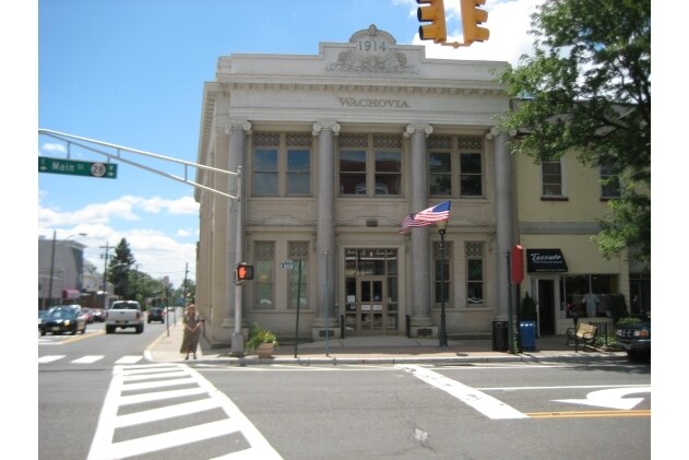 More Photos Of 1 W Main St, Somerville Freestanding For Lease