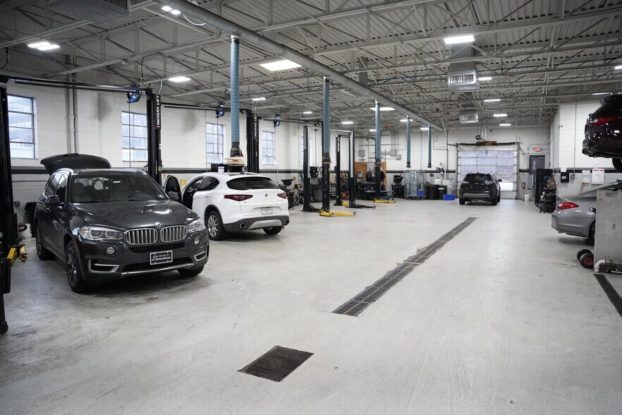 More Photos Of 60 Rockwood Pl, Englewood Auto Dealership For Lease