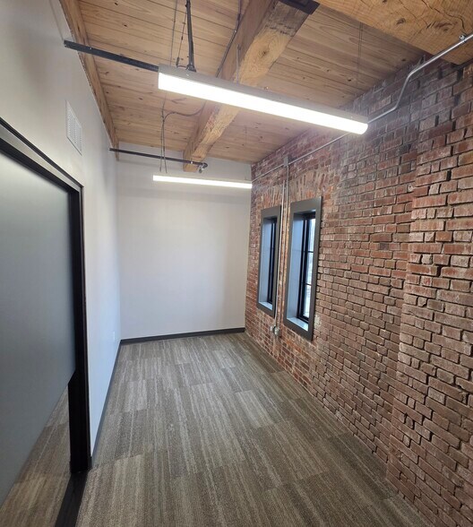 More Photos Of 1533 Lewis St, Indianapolis Coworking Space