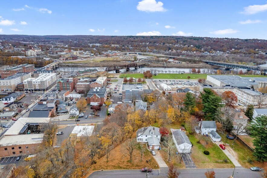 More Photos Of 356 Howe Ave, Shelton Apartments For Lease