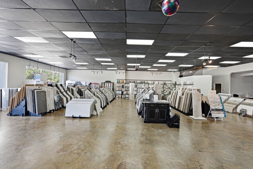 More Photos Of 2205 E Edgewood Dr, Lakeland Freestanding For Lease