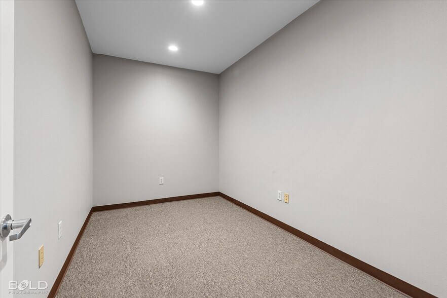 More Photos Of 3605 Youree Dr, Shreveport Office For Sale