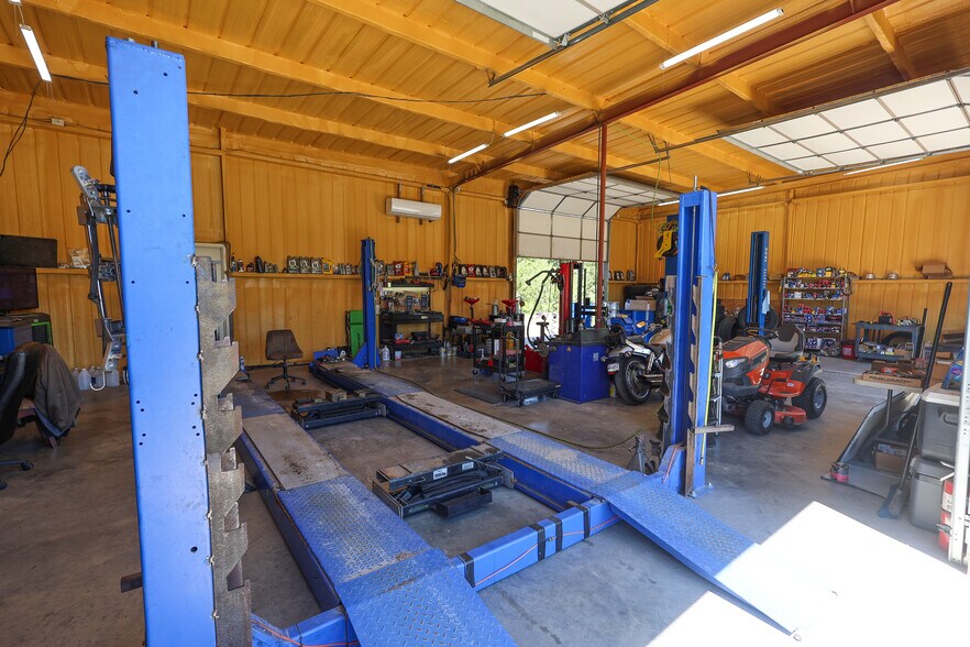 More Photos Of 101 Caney Pl, Glenwood Auto Repair For Sale