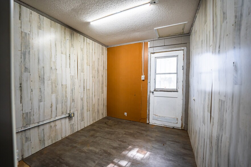 More Photos Of 7050 US Highway 87, San Antonio General Retail For Sale