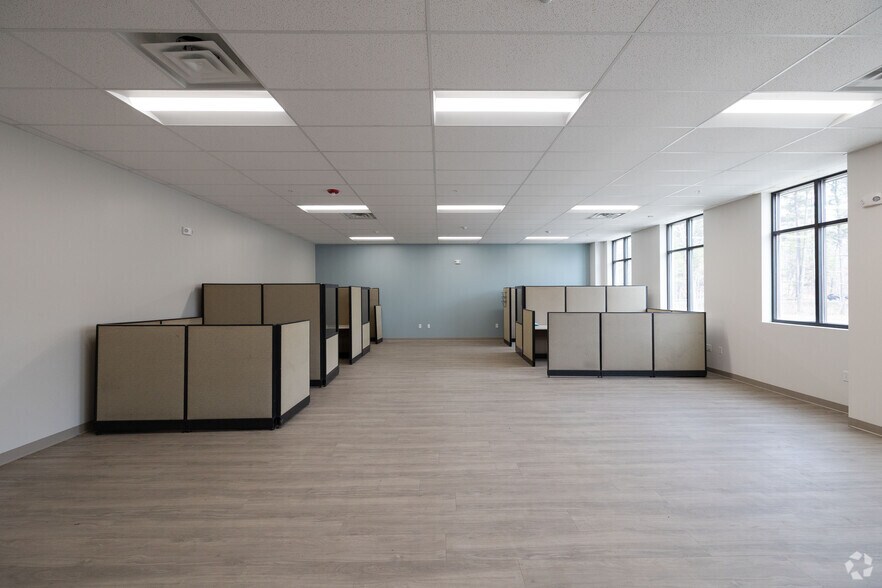 More Photos Of 42 Corporate Circle, Albany Manufacturing For Lease