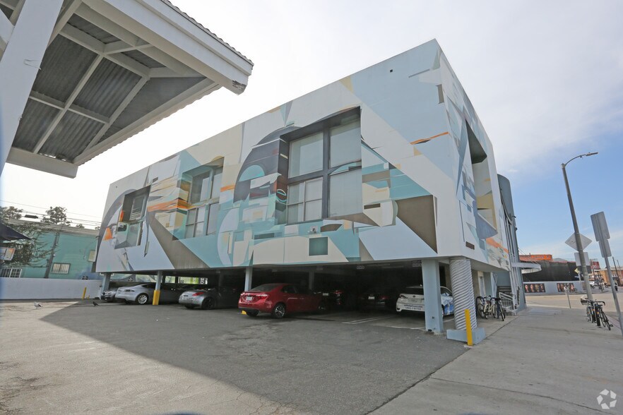 More Photos Of 1600 Main St, Venice Office For Lease