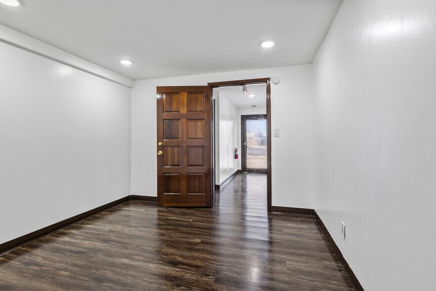 More Photos Of 108 N Depot Dr, Fort Pierce Office Residential For Lease