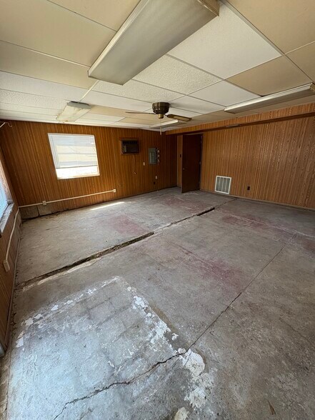 More Photos Of 618 W Broad St, Mineola Storefront Retail Office For Sale