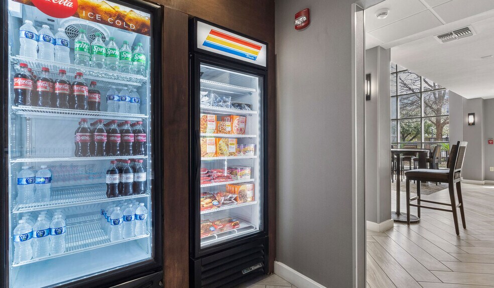 More Photos Of 1611 Airport Commerce Dr, Austin Hotel For Sale